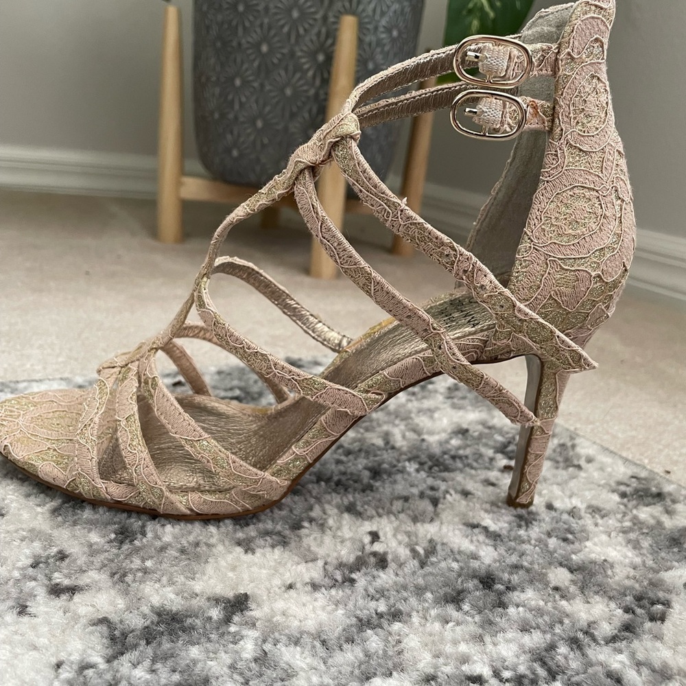 Adrianna Papell shoes Reposhed and never worn❤️